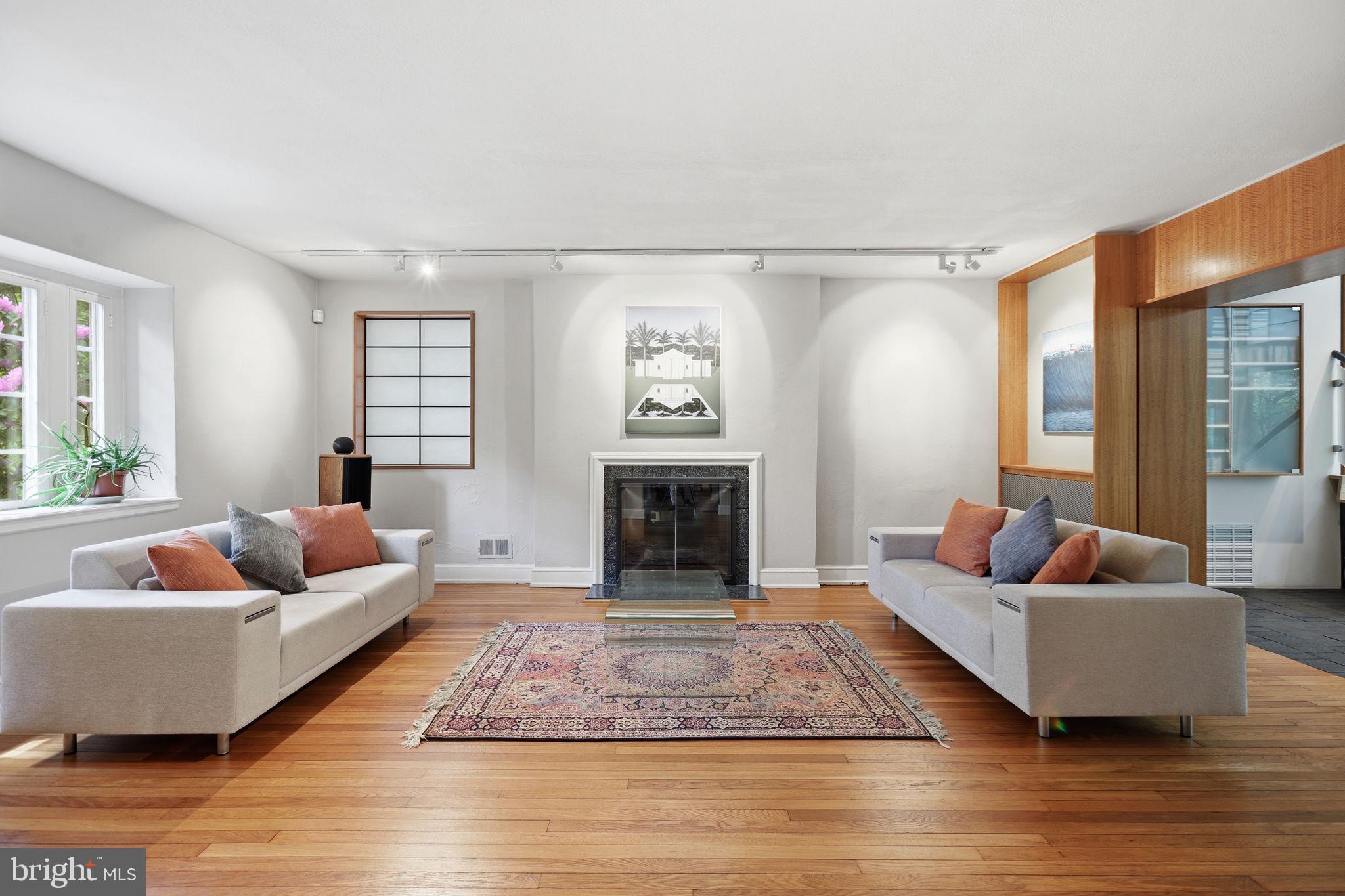 2853 Allendale Place Northwest Washington, DC 20008 - Photo 6 of 45 Living Room