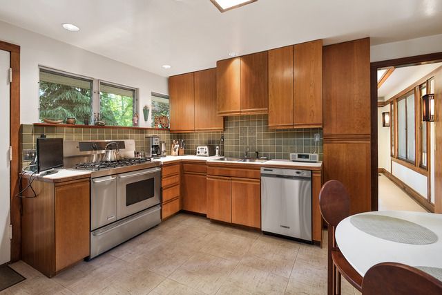 $750,000 | 265 Sylvan Road, Glencoe, IL 60022