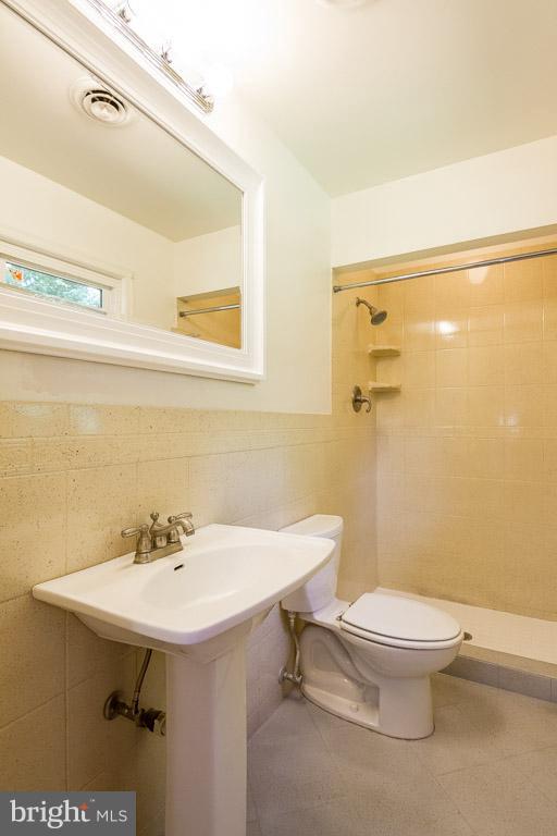 6611 Davis Ford Road Manassas, VA 20111 - Photo 14 of 30 Bath (Master)