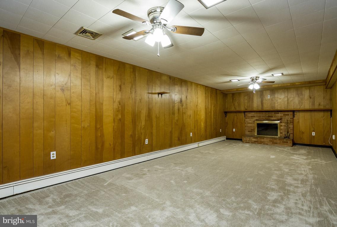 6611 Davis Ford Road Manassas, VA 20111 - Photo 22 of 30 Family Room