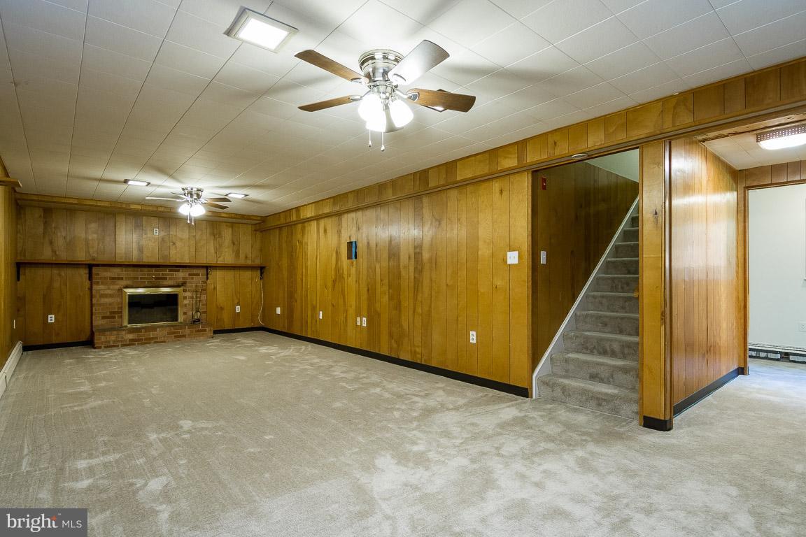 6611 Davis Ford Road Manassas, VA 20111 - Photo 23 of 30 Family Room