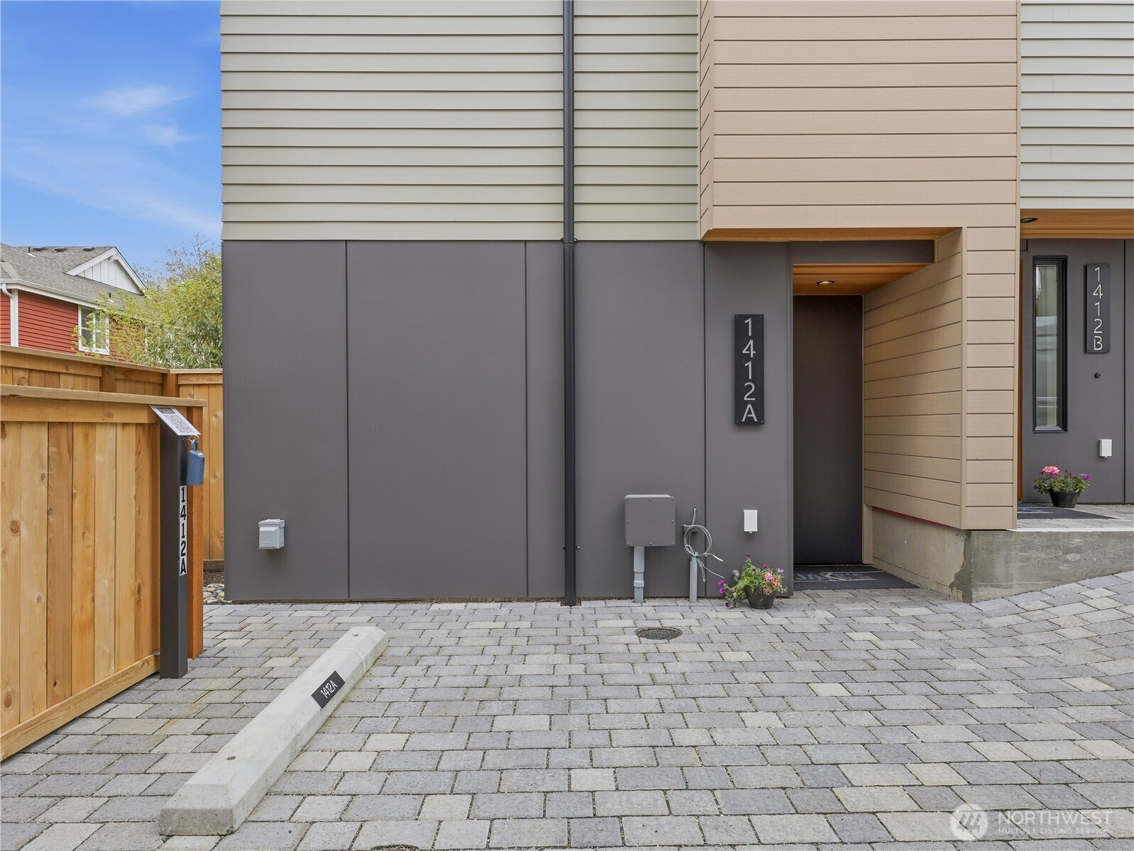 1412 North 47th Street Seattle, WA 98103 - Photo 2 of 34