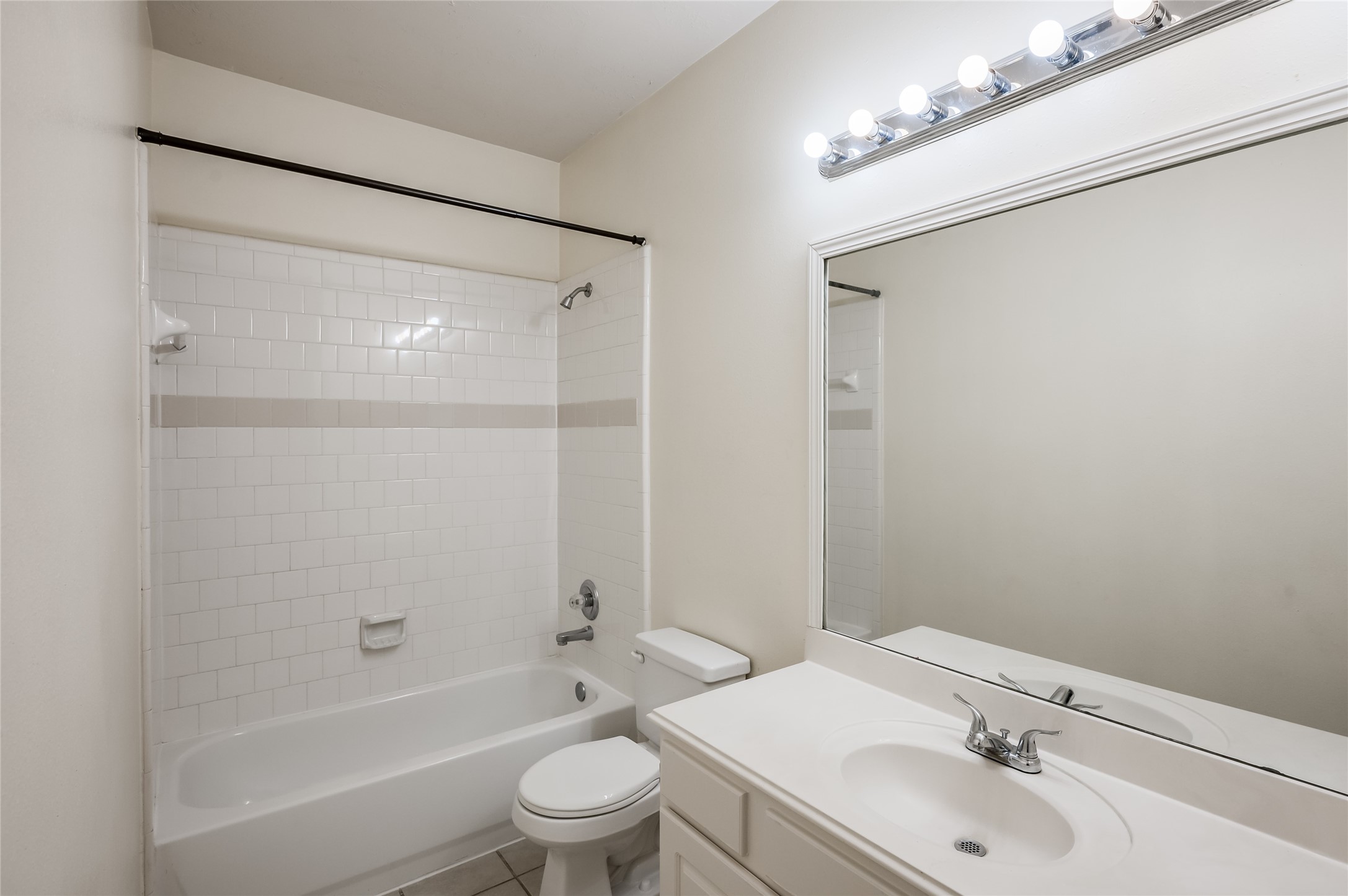 3402 Caloway Court Missouri City, TX 77459 - Photo 20 of 31 a bathroom with a sink and a mirror