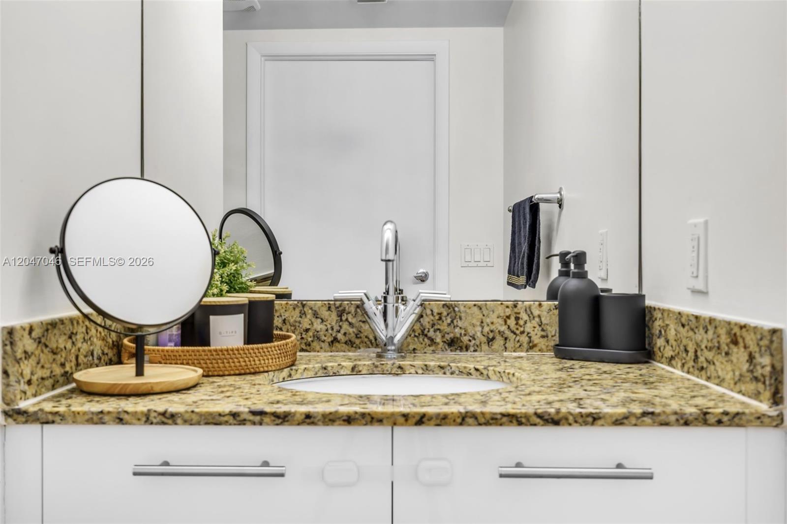 41 Southeast 5th Street, Unit 908 Miami, FL 33131 - Photo 7 of 26 Downstairs bathroom