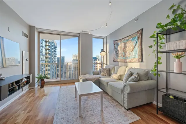 $295,000 | 645 North Kingsbury Street, Unit 1605, Chicago, IL 60654