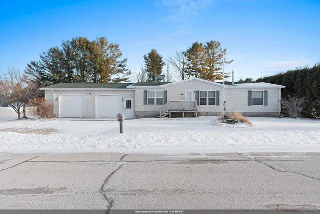 $235,000 | 424 Carrie Lynn Avenue, Algoma, WI 54201