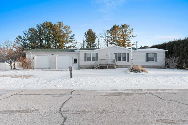 $235,000 | 424 Carrie Lynn Avenue, Algoma, WI 54201