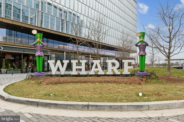 a view of a water fountain in front of building