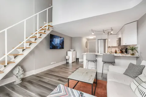 $299,900 | 1221 North Dearborn Parkway, Unit 1605S, Chicago, IL 60610