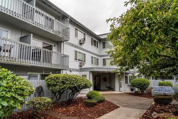 $159,900 | 2005 Tibbetts Drive, Unit 305, Longview, WA 98632