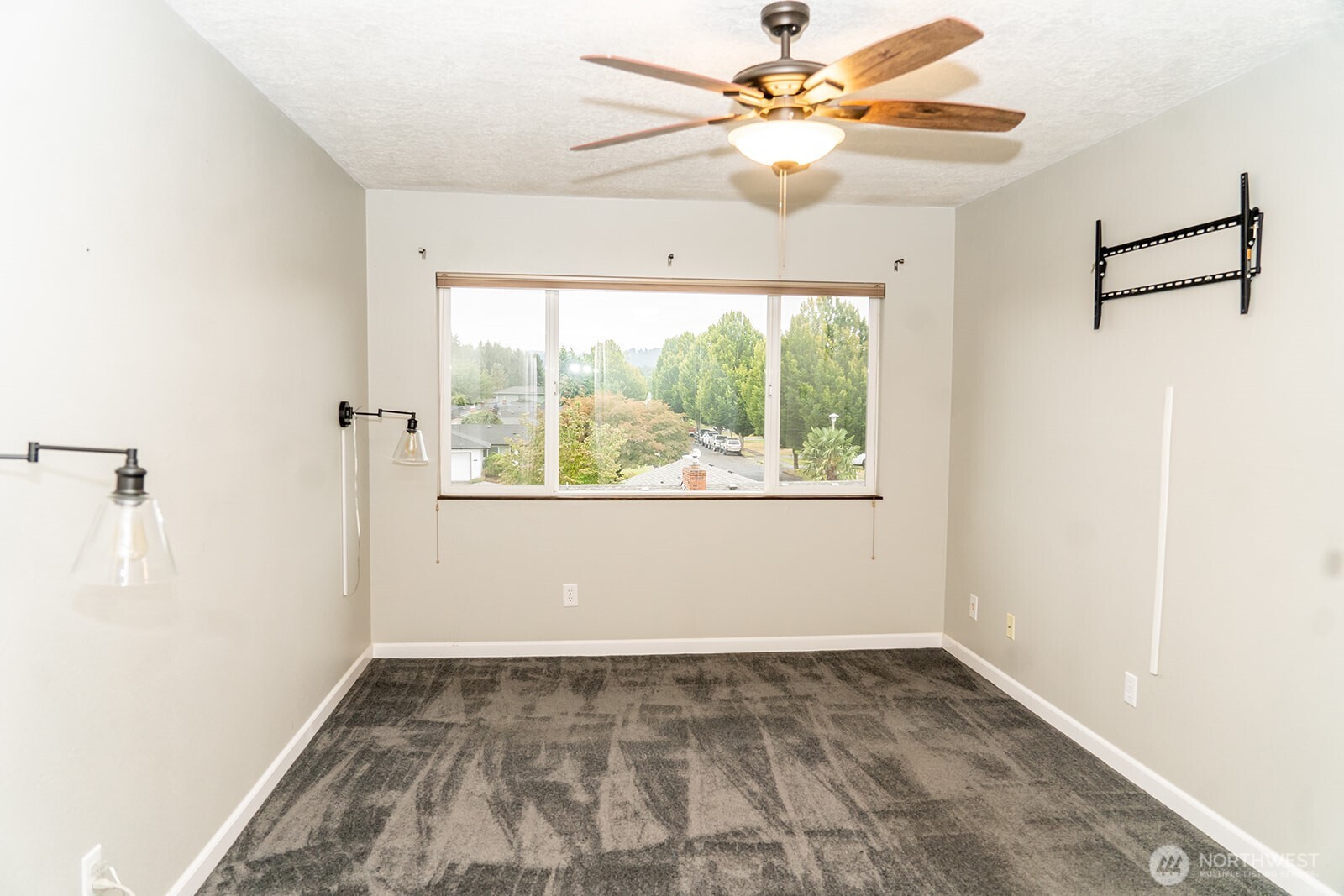2005 Tibbetts Drive, Unit 305 Longview, WA 98632 - Photo 12 of 16 a view of an empty room with a window