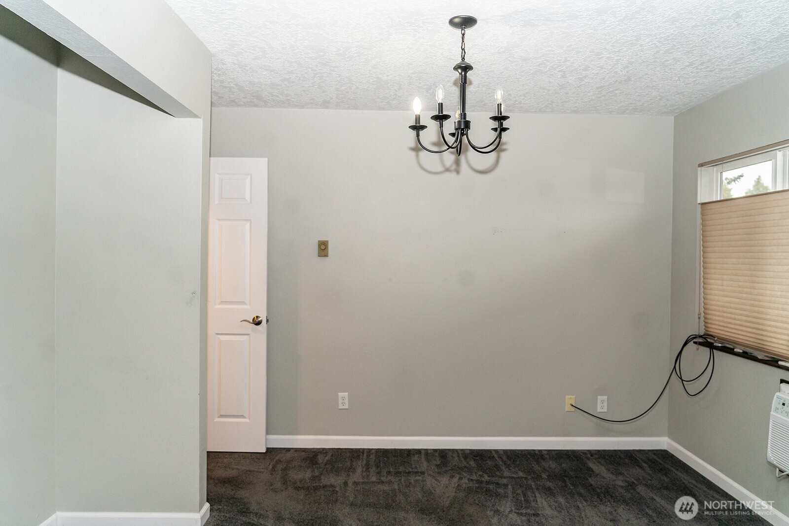 2005 Tibbetts Drive, Unit 305 Longview, WA 98632 - Photo 10 of 16 a view of a decorative light in a room