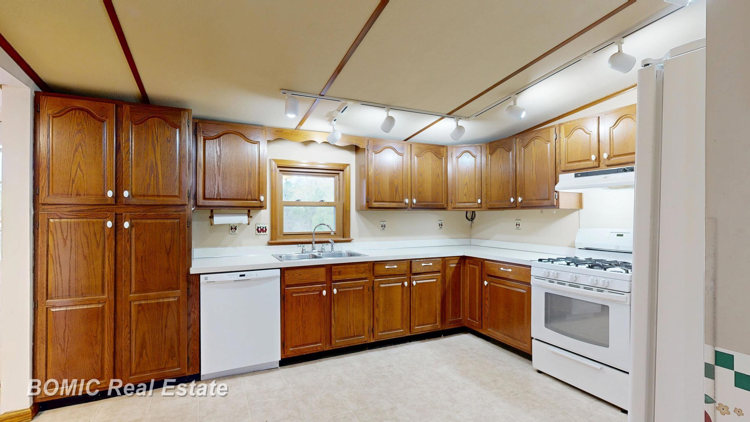 2546 South Sheridan Road Caro, MI 48723 - Photo 5 of 46