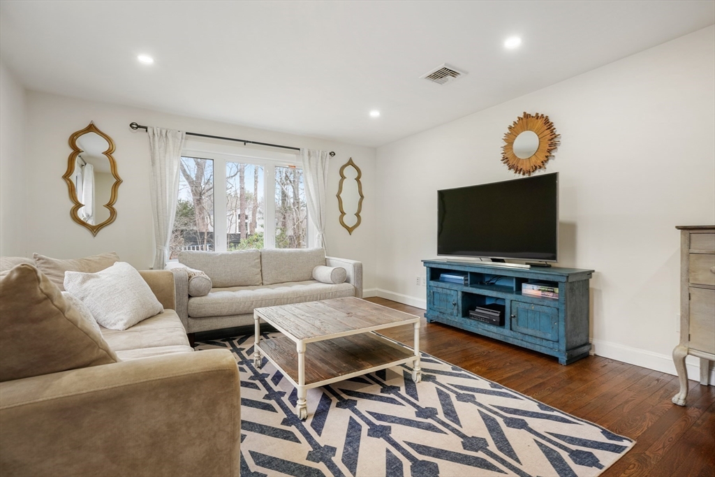 9 Flintlock Road Lexington, MA 02420 - Photo 11 of 42
