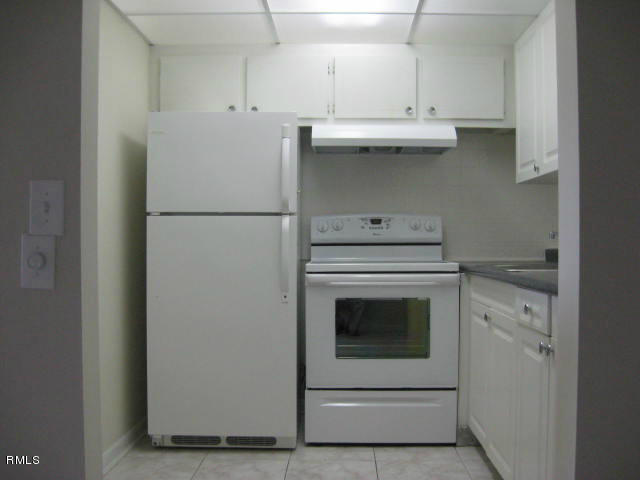 91 Mansfield D, Unit C Boca Raton, FL 33434 - Photo 3 of 6 Kitchen