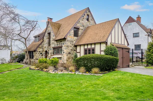 $789,000 | 101 Long Drive, Hempstead, NY 11550