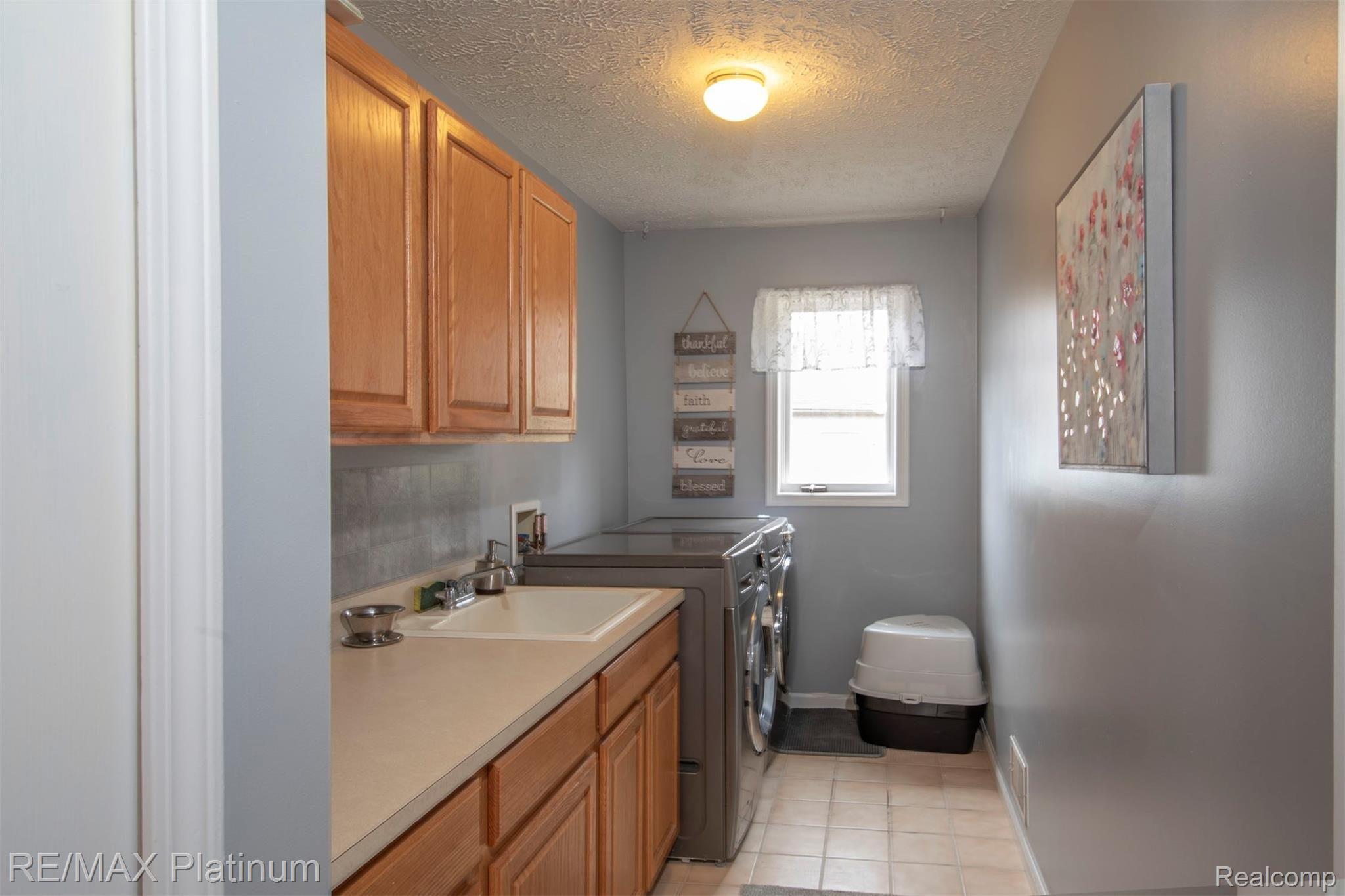 2500 Ridgewood Drive Howell, MI 48843 - Photo 13 of 31 Large Laundry room with lots of work space