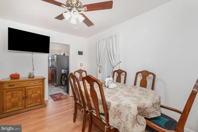 a view of a livingroom with furniture