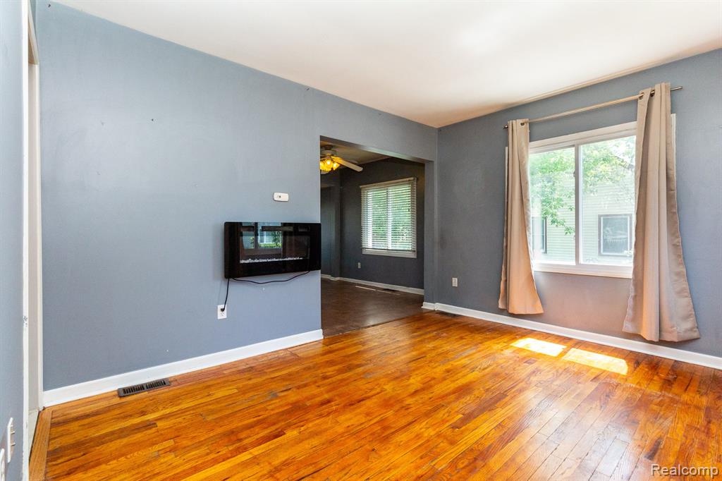 2636 Kenmore Road Berkley, MI 48072 - Photo 5 of 32 Gallery Image 5