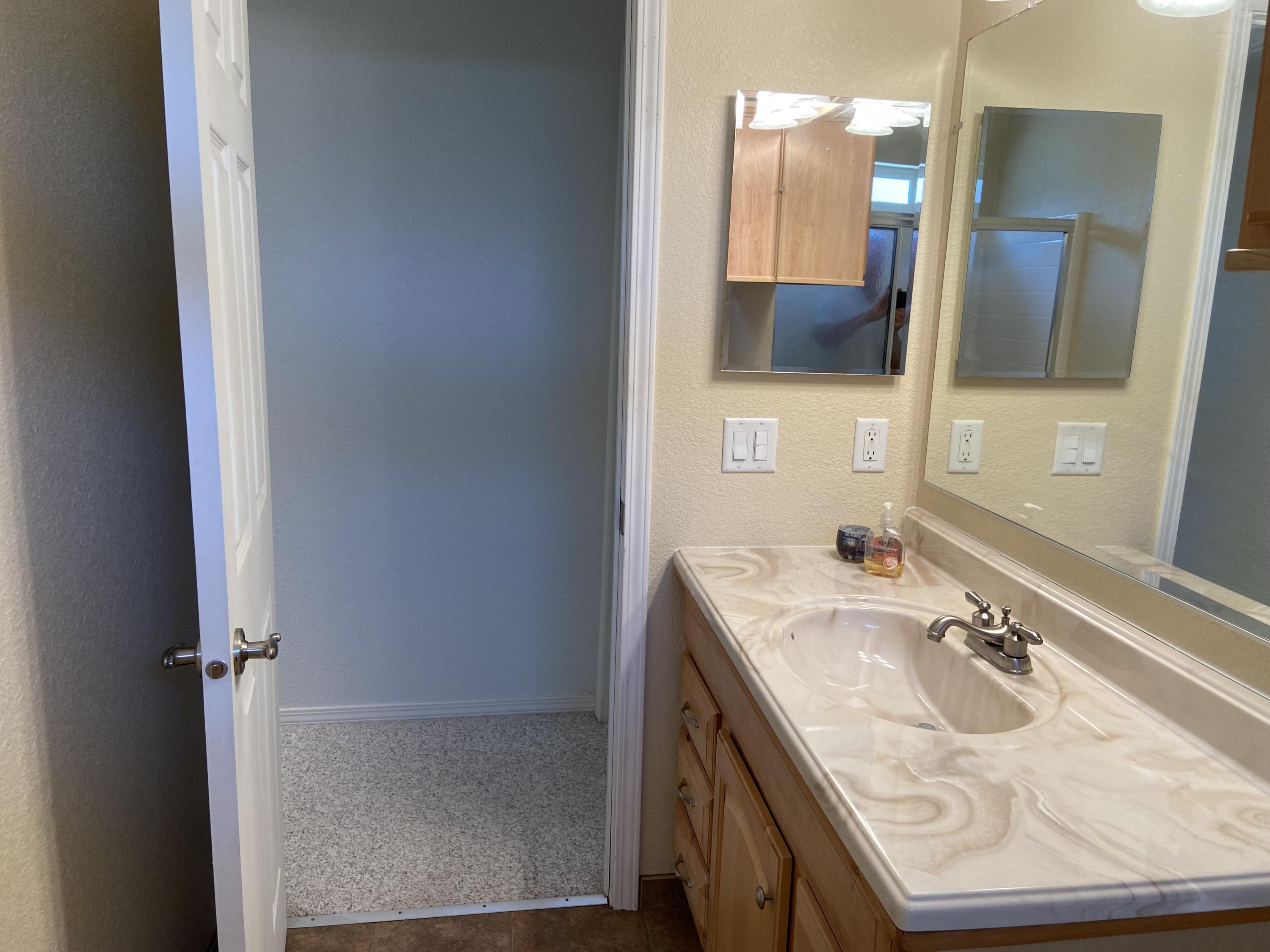 40844 Ferndale Drive Three Rivers, CA 93271 - Photo 24 of 38 Hall bath