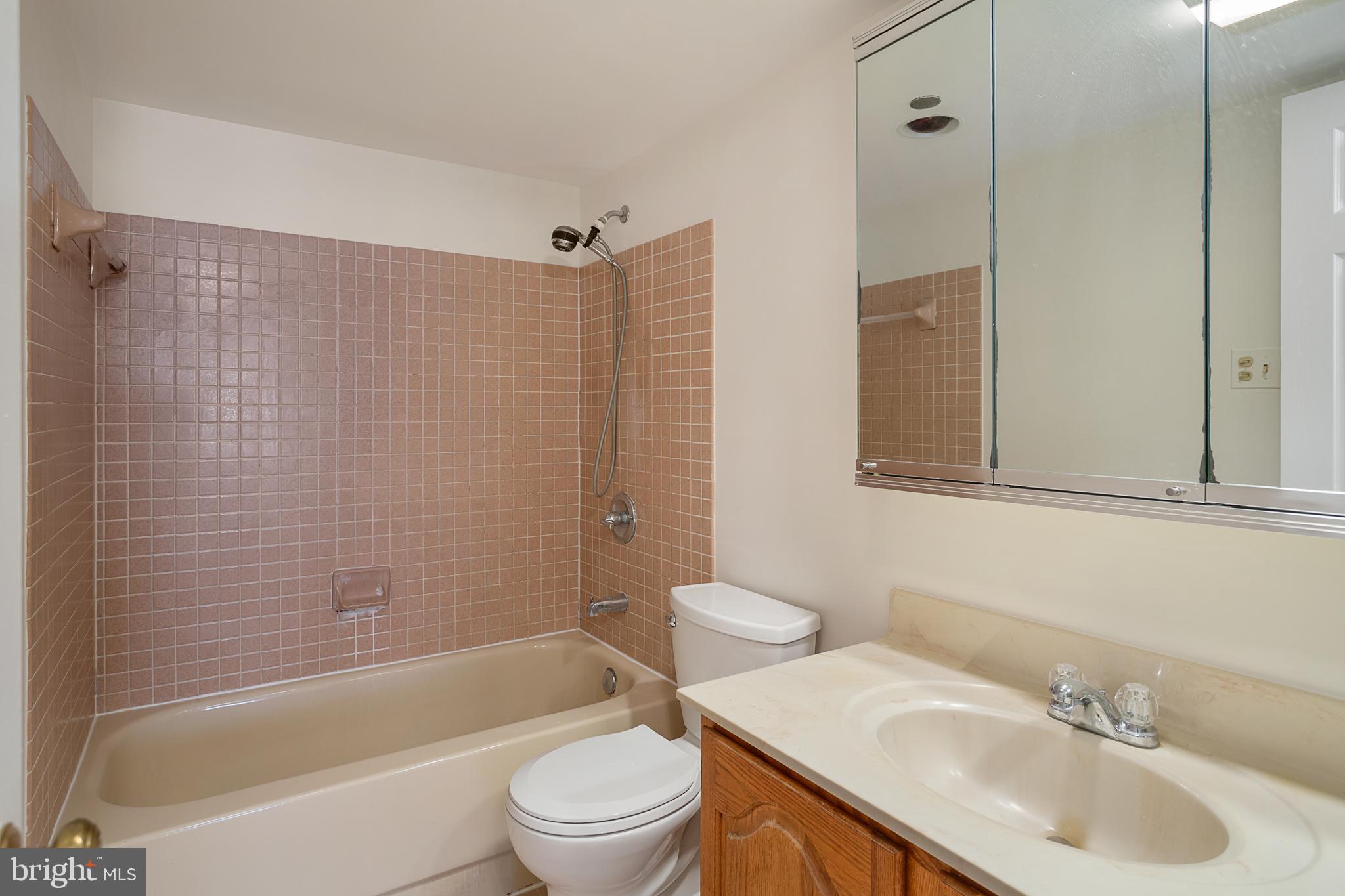 1301 North Courthouse Road, Unit 812 Arlington, VA 22201 - Photo 13 of 20