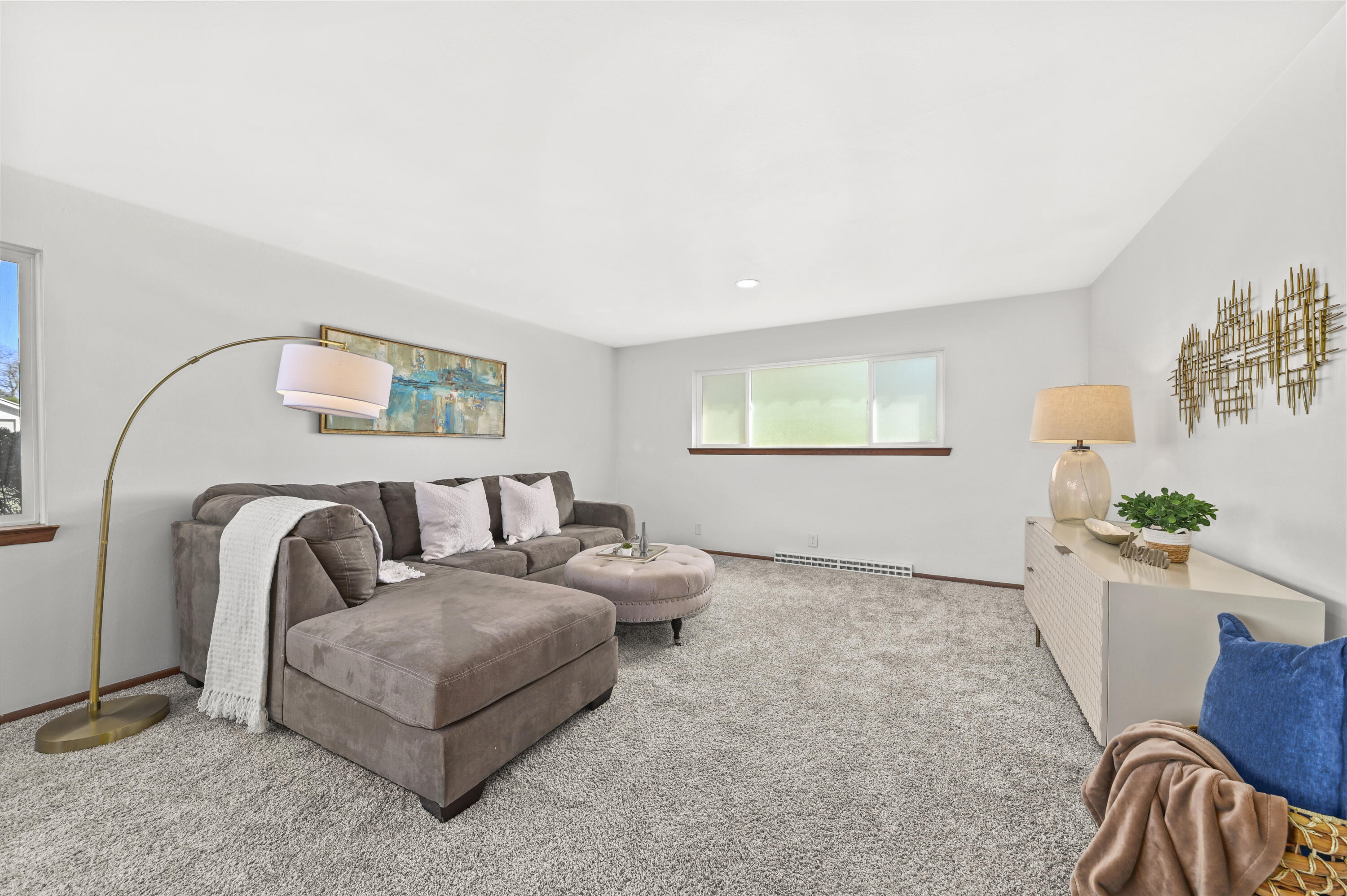 7459 North Chadwick Road Glendale, WI 53217 - Photo 5 of 29 EUP_2825