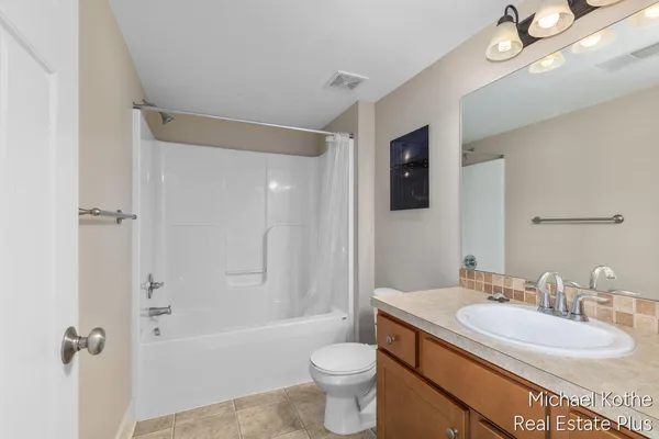 $599,000 | 7532 Waterline Drive, Allendale, MI 49401