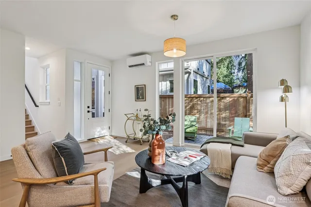 $664,900 | 13748 Stone Avenue North, Seattle, WA 98133