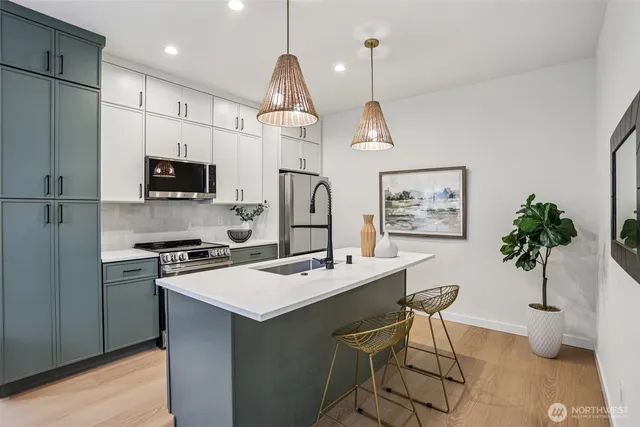 $664,900 | 13748 Stone Avenue North, Seattle, WA 98133