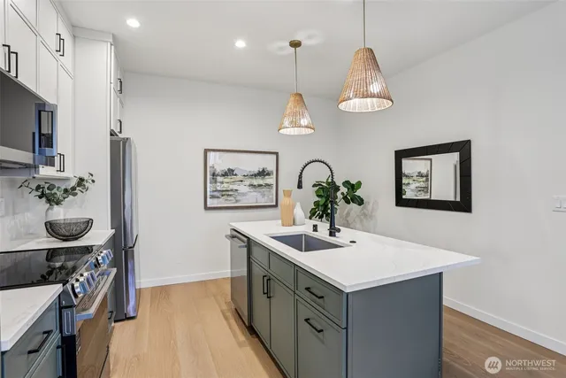 $664,900 | 13748 Stone Avenue North, Seattle, WA 98133