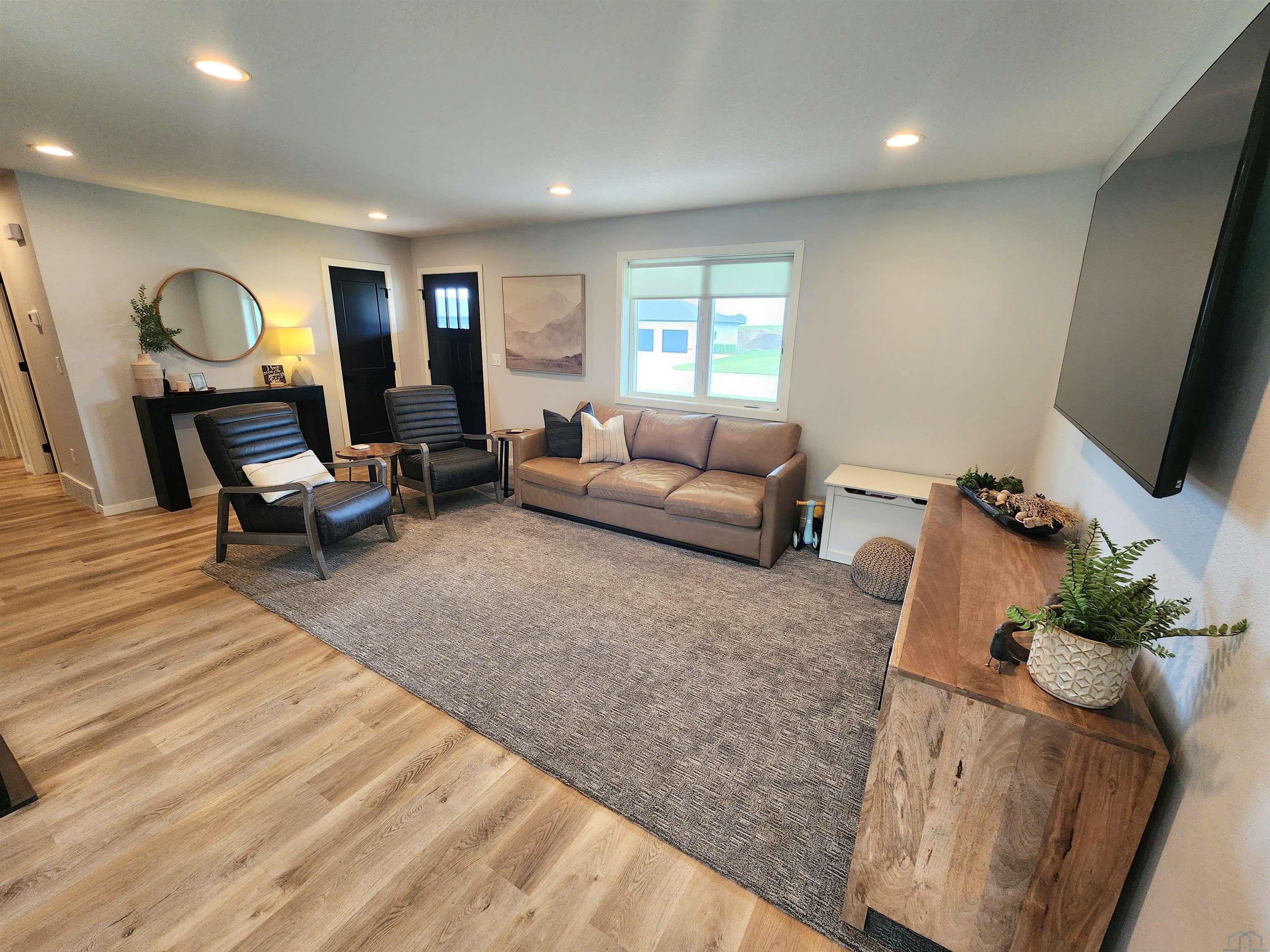 2009 Walnut Street Hull, IA 51239 - Photo 7 of 50 Gallery Image 7