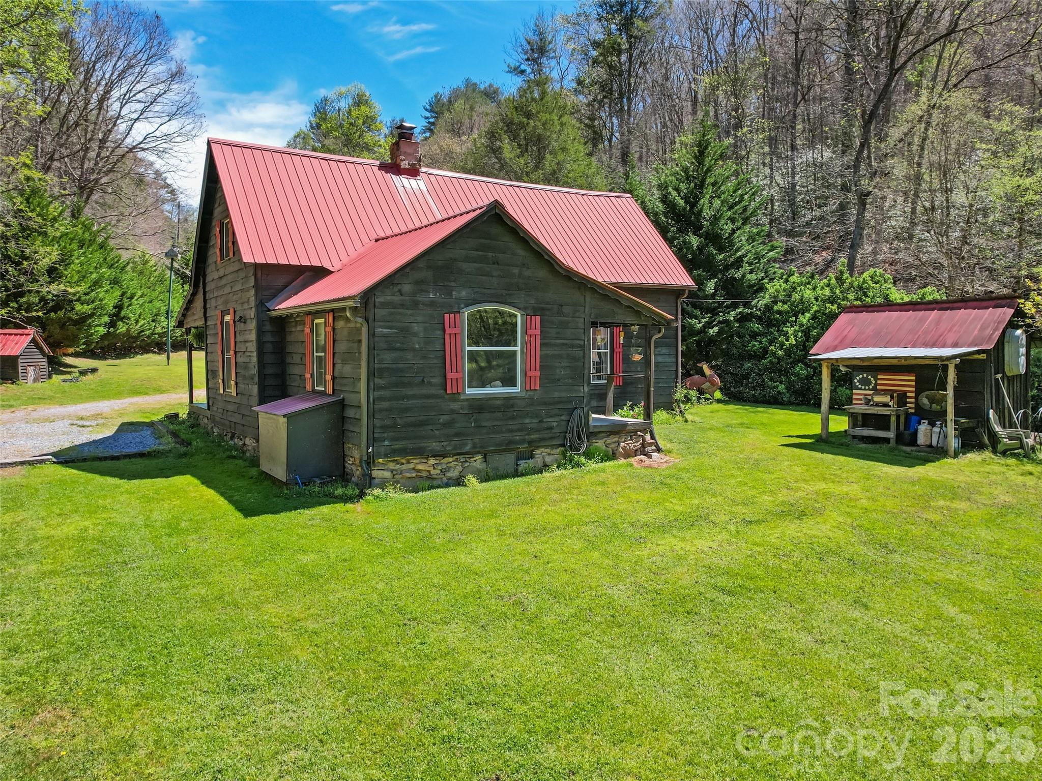 647 Indian Springs Road Clyde, NC 28721 - Photo 7 of 33