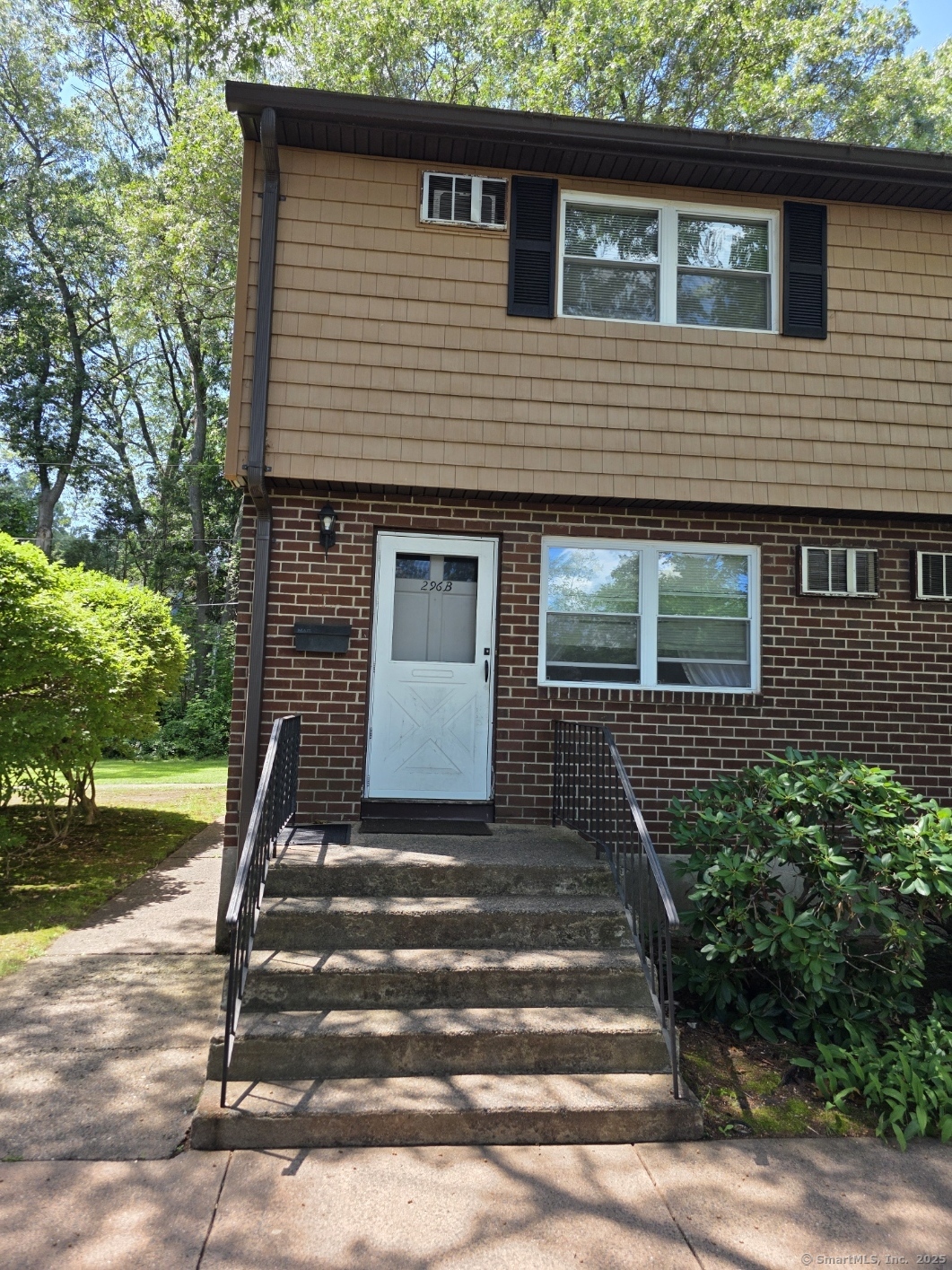 296 Green Road, Unit B Manchester, CT 06042 - Photo 1 of 1 Front Entrance