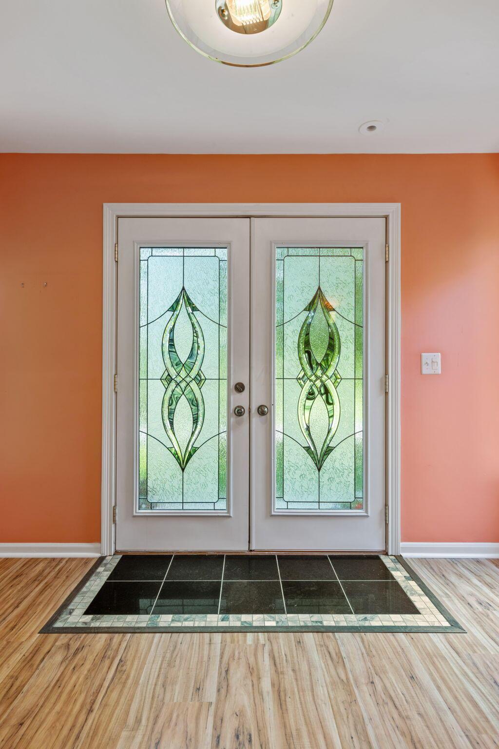 8945 Cheshire Road Sunbury, OH 43074 - Photo 17 of 56 Beveled Glass Doors