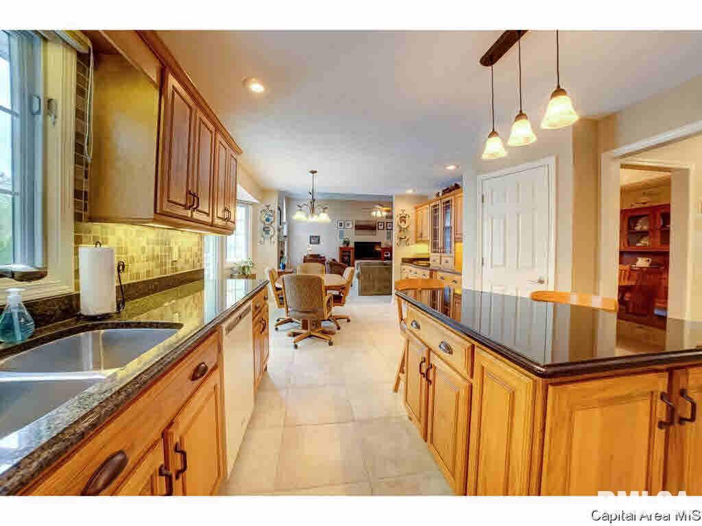 2813 Hastings Road Chatham, IL 62629 - Photo 11 of 32 Gallery Image 11