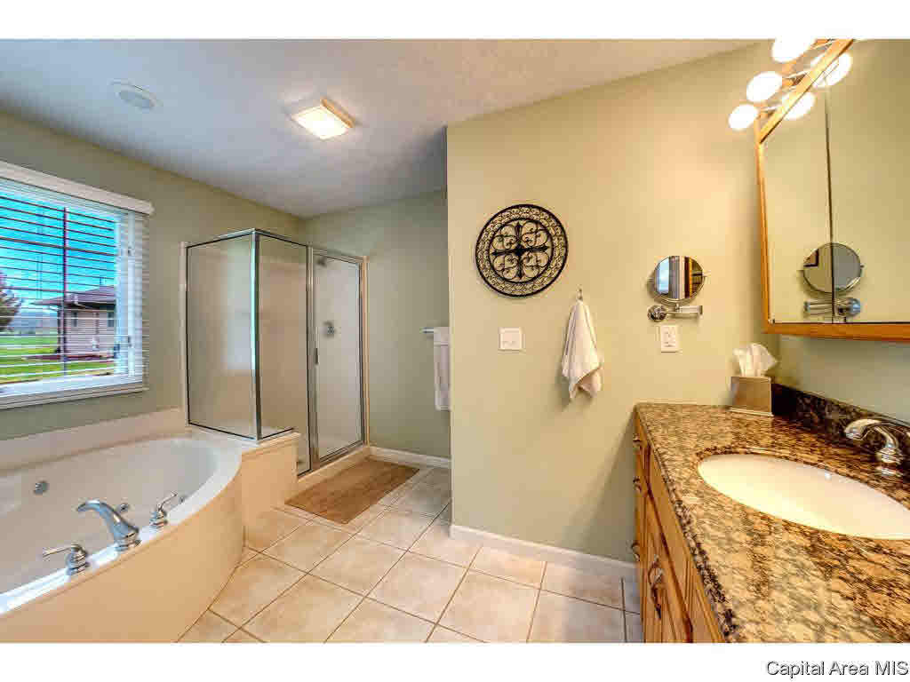 2813 Hastings Road Chatham, IL 62629 - Photo 17 of 32 Gallery Image 17