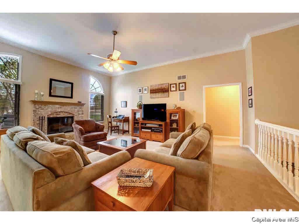 2813 Hastings Road Chatham, IL 62629 - Photo 4 of 32 Gallery Image 4