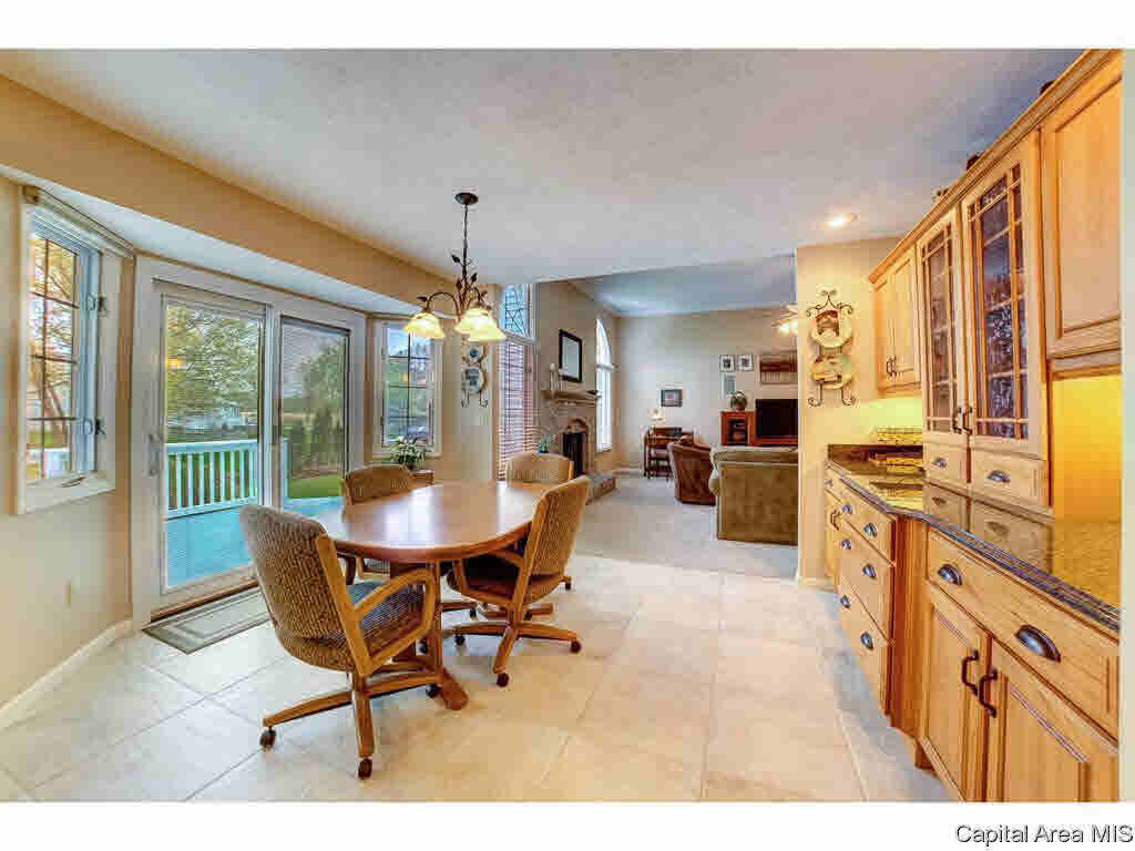 2813 Hastings Road Chatham, IL 62629 - Photo 8 of 32 Gallery Image 8