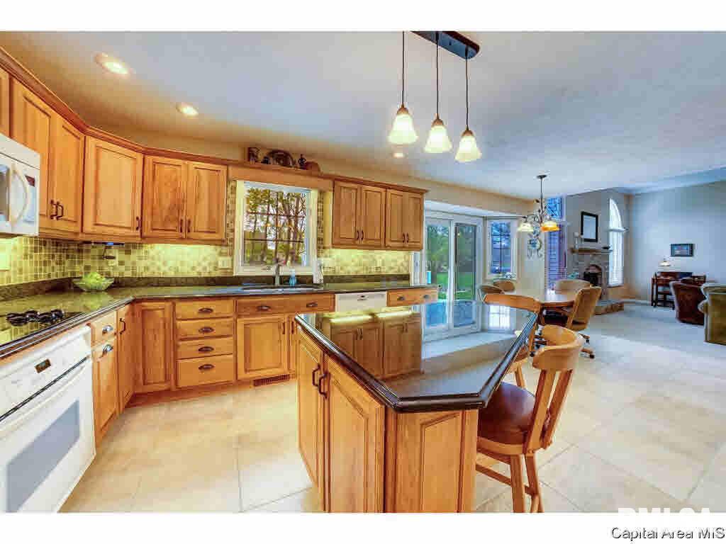 2813 Hastings Road Chatham, IL 62629 - Photo 10 of 32 Gallery Image 10