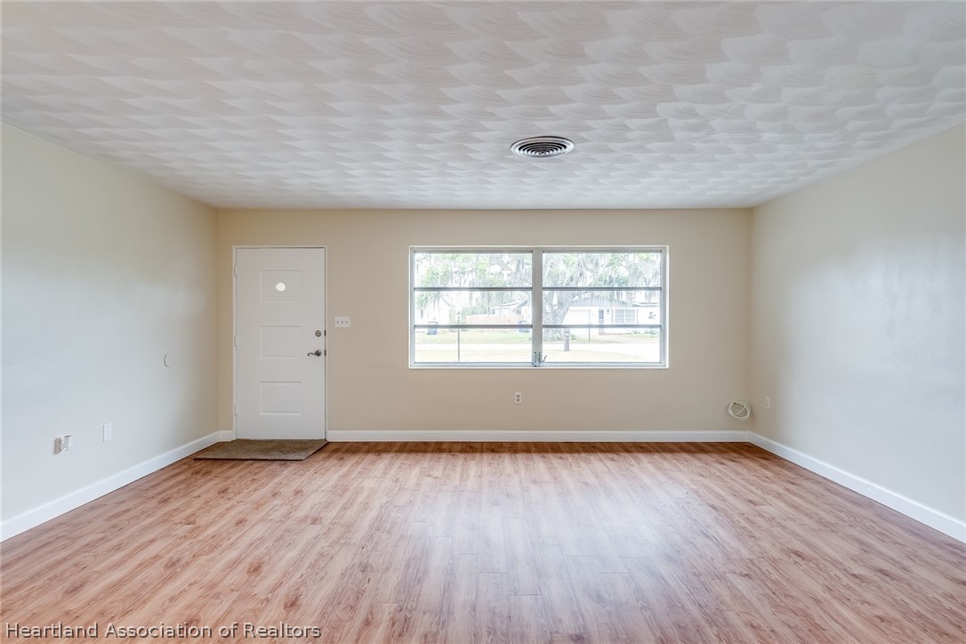 2215 Croydon Road Sebring, FL 33870 - Photo 4 of 32 Gallery Image 4