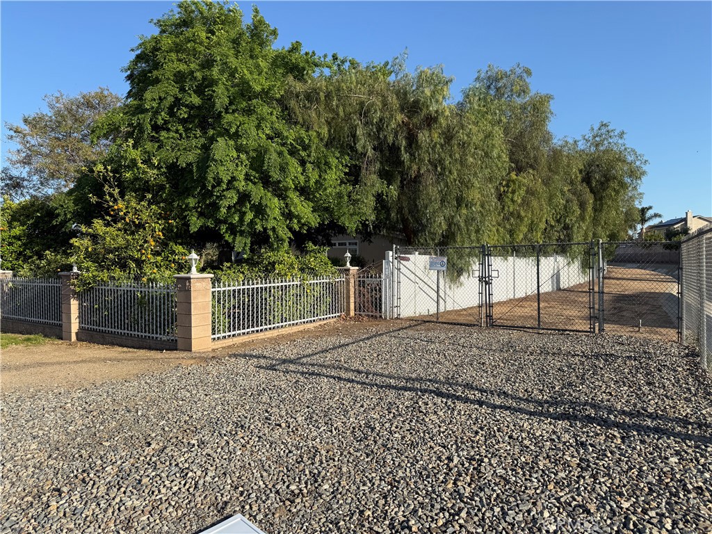 26825 Lazy Creek Road Menifee, CA 92586 - Photo 3 of 25