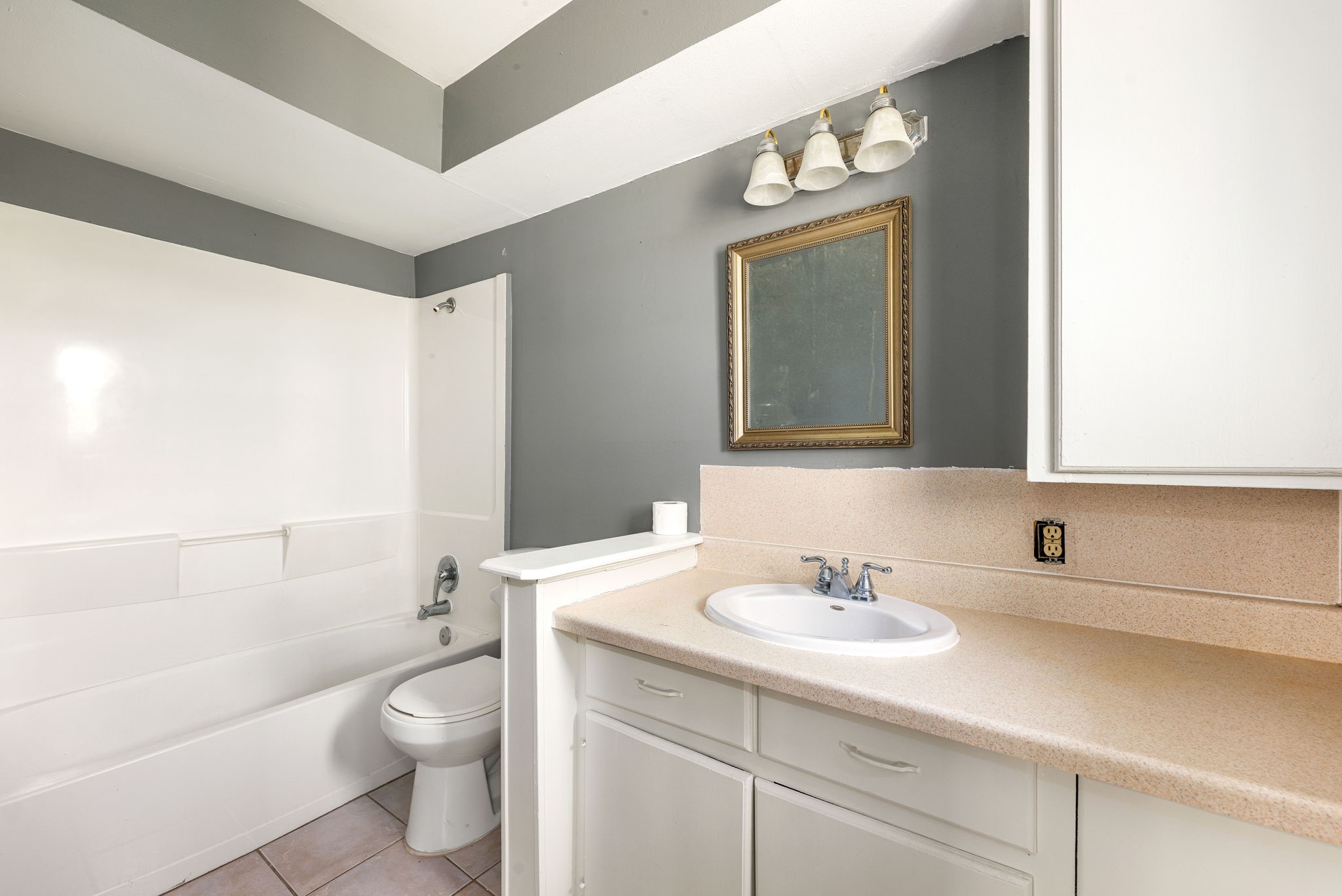 6515 Ashton Street Houston, TX 77091 - Photo 12 of 32 a bathroom with a toilet a sink a tub and mirror