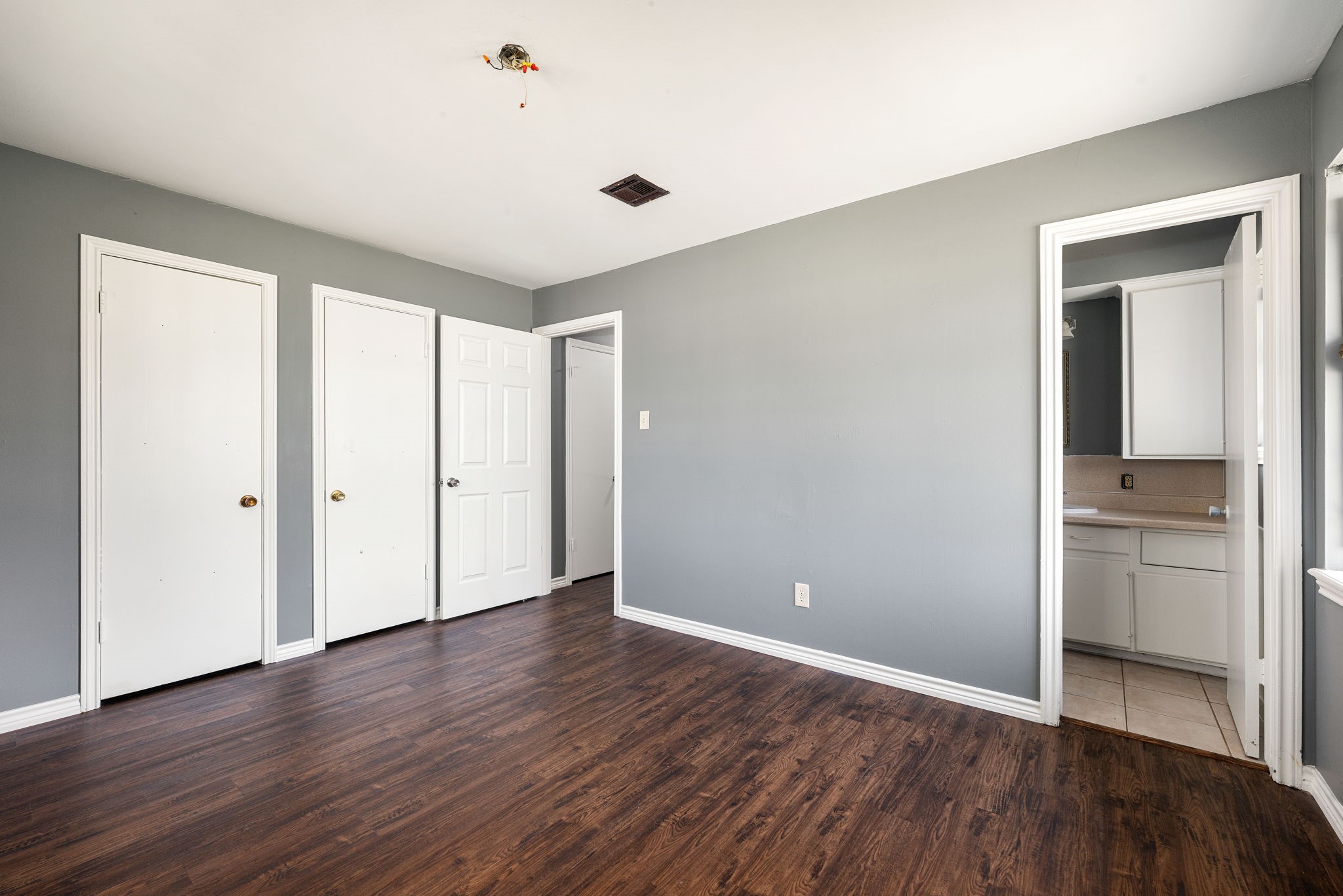 6515 Ashton Street Houston, TX 77091 - Photo 19 of 32 a view of an empty room with closet and a window