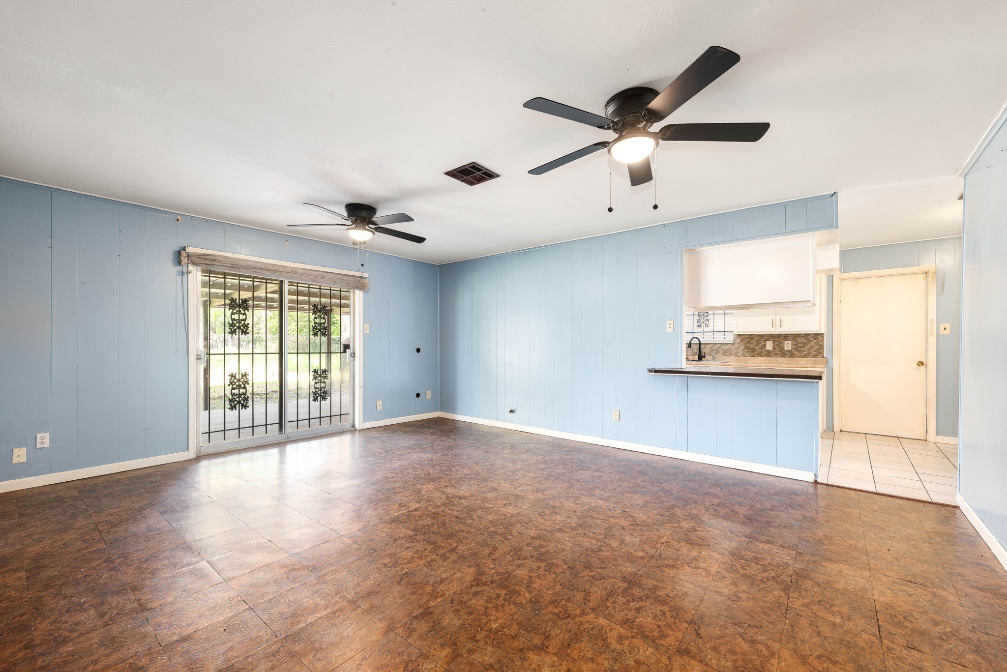 6515 Ashton Street Houston, TX 77091 - Photo 21 of 32 a view of an empty room with a window