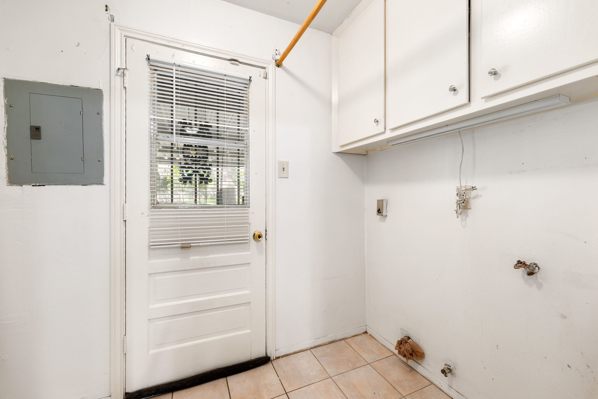 6515 Ashton Street Houston, TX 77091 - Photo 8 of 32 a view of walk in closet with empty racks