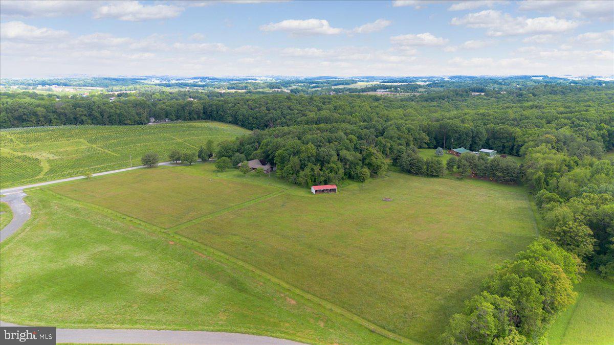 12549 Jesse Smith Road Mount Airy, MD 21771 - Photo 6 of 52 Gallery Image 6