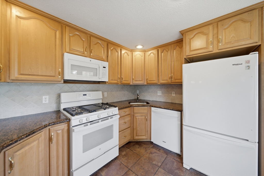 159 Mountainview Road East Longmeadow, MA 01028 - Photo 14 of 37