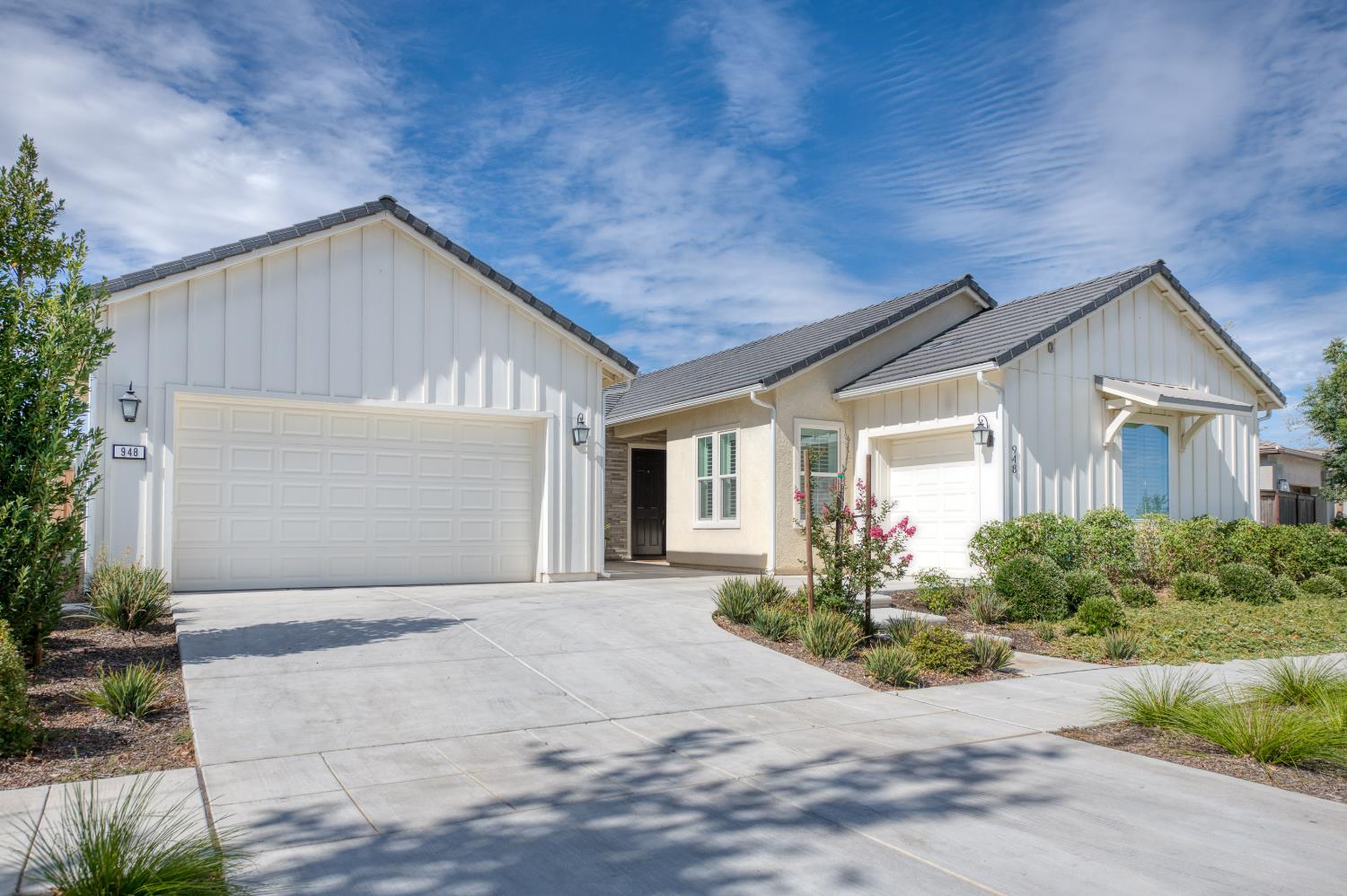 948 Beaver Pond Loop Madera, CA 93636 - Photo 5 of 98