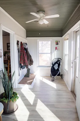 a view of a livingroom with furniture and a ceiling fan