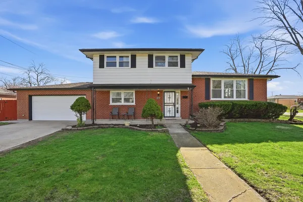 $299,000 | 4318 West 118th Place, Alsip, IL 60803